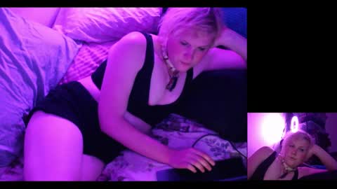 Snapshot of girldell chatting on January 14, 2026, 3:01 am girldell online show from January 14, 2026, 3:01 am