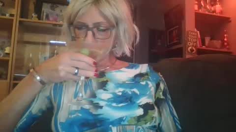 Snapshot of girlinrock chatting on September 15, 2025, 12:54 am Girlinrock online show from September 15, 2025, 12:54 am