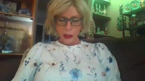 Snapshot of girlinrock chatting on January 6, 2026, 1:42 am Girlinrock online show from January 6, 2026, 1:42 am