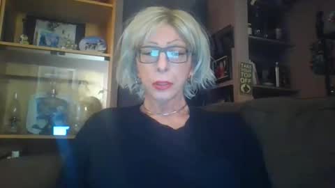 Snapshot of girlinrock chatting on February 16, 2026, 1:35 am Girlinrock online show from February 16, 2026, 1:35 am