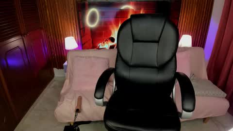 Isabella online show from February 4, 2026, 9:37 am