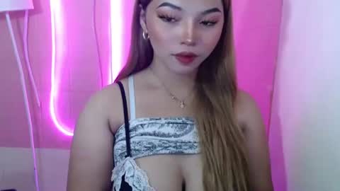 Snapshot of girlthatuneedxxx chatting on March 6, 2025, 1:27 am Rhaine online show from March 6, 2025, 1:27 am