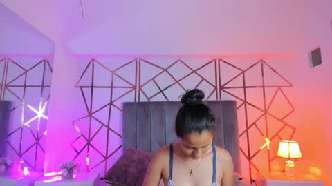 GISELLE ROLDAN online show from January 15, 2025, 12:04 pm