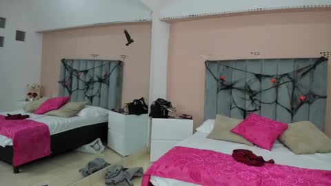 GISELLE ROLDAN online show from October 4, 2025, 8:18 pm