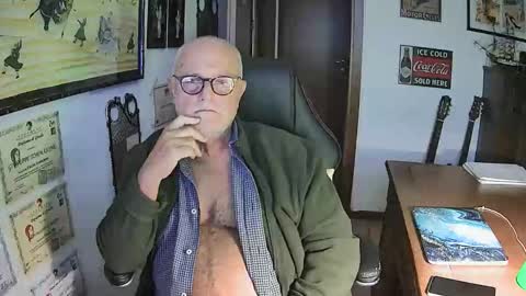 giutomma930394 online show from November 1, 2025, 2:30 pm