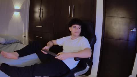 Snapshot of giyu_hayashi chatting on December 14, 2025, 1:05 pm giyu online show from December 14, 2025, 1:05 pm