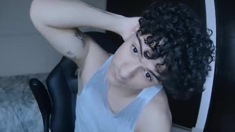 Snapshot of giyu_hayashi chatting on December 16, 2025, 12:43 pm giyu online show from December 16, 2025, 12:43 pm