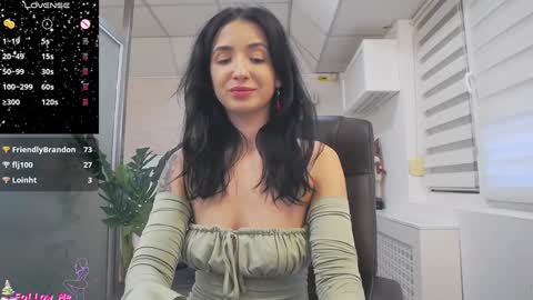 Snapshot of glamkate chatting on December 9, 2024, 10:11 am online show from December 9, 2024, 10:11 am