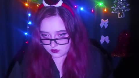 Snapshot of glamour_rebel chatting on December 17, 2025, 1:17 pm glamour_rebel online show from December 17, 2025, 1:17 pm