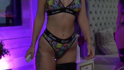 Snapshot of glamourousmom chatting on November 19, 2025, 4:12 am CharmingMom online show from November 19, 2025, 4:12 am