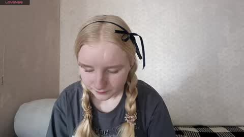 Snapshot of glennabeem chatting on May 5, 2026, 7:16 am Laura online show from May 5, 2026, 7:16 am