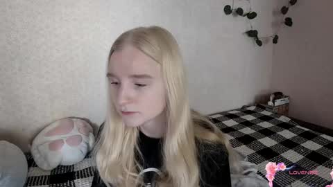 Snapshot of glennabeem chatting on May 6, 2026, 9:03 am Laura online show from May 6, 2026, 9:03 am