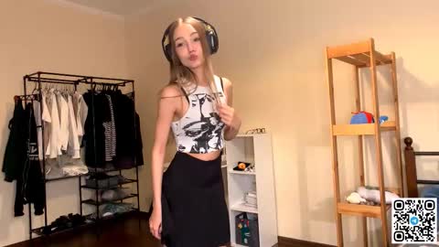 Catalina online show from November 26, 2025, 11:11 am