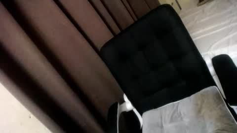 glenndou_daxs online show from October 19, 2025, 2:18 pm