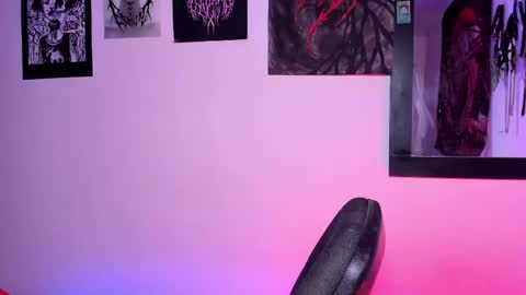 Snapshot of glitch_doll chatting on April 23, 2026, 7:16 pm NYX online show from April 23, 2026, 7:16 pm