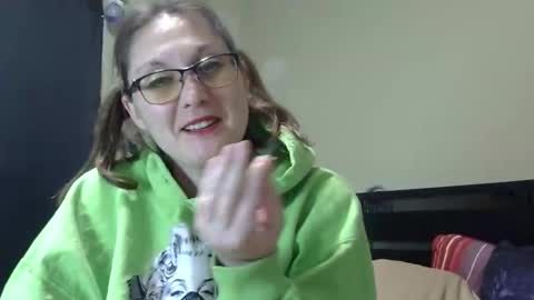 Snapshot of glitchwitchxoxo chatting on December 14, 2025, 2:39 am glitchwitchxoxo online show from December 14, 2025, 2:39 am