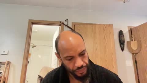 Snapshot of globalmovement chatting on December 5, 2025, 3:52 pm globalmovement online show from December 5, 2025, 3:52 pm