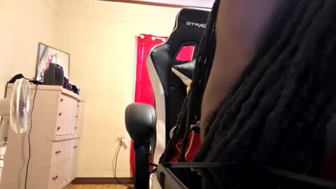 glomightyj online show from March 29, 2026, 8:20 pm