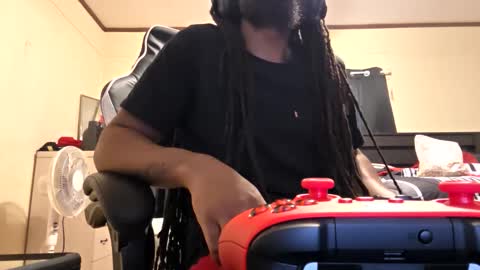 glomightyj online show from April 1, 2026, 10:29 pm