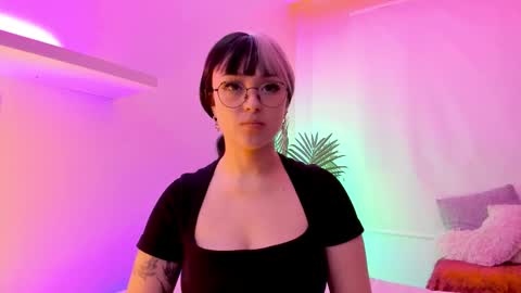 Mimi online show from November 14, 2025, 9:24 pm