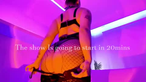 Mimi online show from February 17, 2026, 6:14 pm