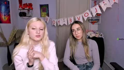 gloria_flower_ online show from February 13, 2026, 1:40 pm