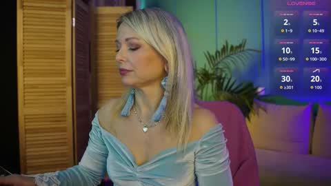 Snapshot of gloria_lovely chatting on October 23, 2025, 10:47 am Gloria online show from October 23, 2025, 10:47 am