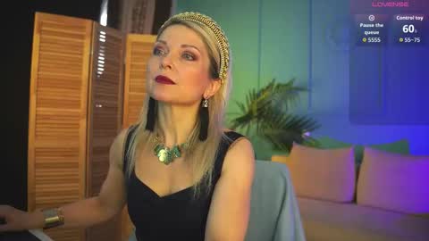 Snapshot of gloria_lovely chatting on October 28, 2025, 11:14 am Gloria online show from October 28, 2025, 11:14 am