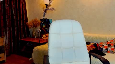 Snapshot of gloria_wood chatting on November 17, 2025, 4:35 pm Gloria Wood online show from November 17, 2025, 4:35 pm