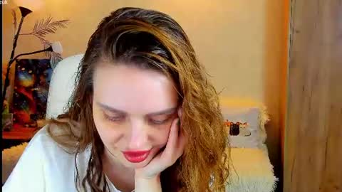 Snapshot of gloria_wood chatting on June 19, 2026, 7:39 pm Gloria Wood online show from June 19, 2026, 7:39 pm