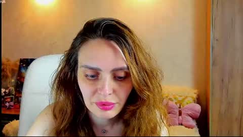 Snapshot of gloria_wood chatting on July 18, 2026, 9:18 pm Gloria Wood online show from July 18, 2026, 9:18 pm