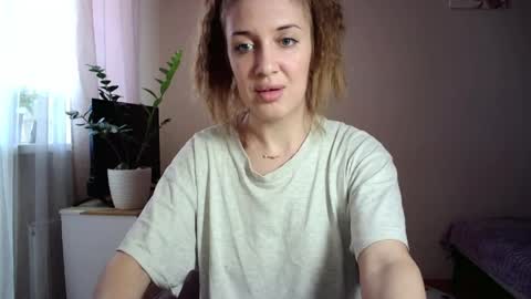 Snapshot of gloriashine chatting on April 27, 2026, 9:18 am gloriashine online show from April 27, 2026, 9:18 am