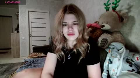 Snapshot of glossy_girl_1 chatting on December 2, 2024, 2:53 am Roxy online show from December 2, 2024, 2:53 am