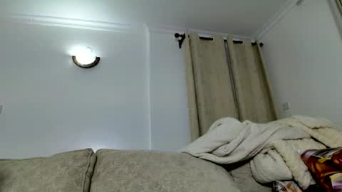 glossybae online show from December 2, 2025, 1:22 am