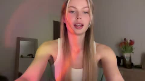 Snapshot of glow_angel chatting on January 29, 2025, 8:56 pm glow_angel online show from January 29, 2025, 8:56 pm