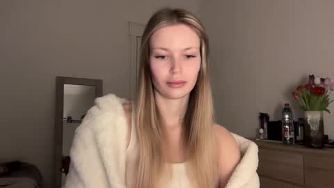 Snapshot of glow_angel chatting on January 30, 2025, 7:04 pm glow_angel online show from January 30, 2025, 7:04 pm