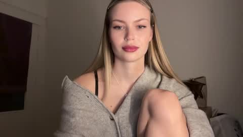 Snapshot of glow_angel chatting on February 24, 2025, 9:20 pm glow_angel online show from February 24, 2025, 9:20 pm