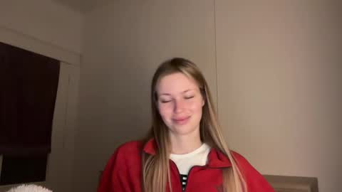 Snapshot of glow_angel chatting on February 25, 2025, 8:09 pm glow_angel online show from February 25, 2025, 8:09 pm