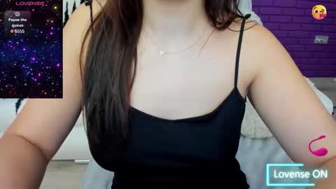 Snapshot of glowmimi chatting on November 28, 2025, 8:44 pm Mia online show from November 28, 2025, 8:44 pm