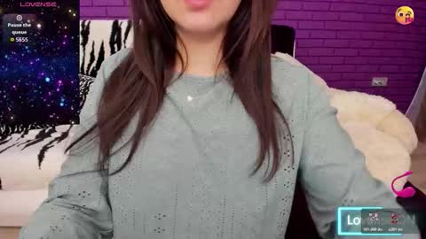 Snapshot of glowmimi chatting on December 4, 2025, 10:51 pm Mia online show from December 4, 2025, 10:51 pm