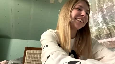 Snapshot of glyndabrierre chatting on April 13, 2026, 4:23 pm glyndabrierre online show from April 13, 2026, 4:23 pm