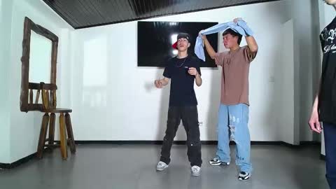 Snapshot of gnecos chatting on October 24, 2025, 6:37 pm THOMAS AND DAMIAND online show from October 24, 2025, 6:37 pm