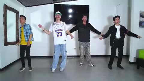 Snapshot of gnecos chatting on October 26, 2025, 6:14 pm THOMAS AND DAMIAND online show from October 26, 2025, 6:14 pm