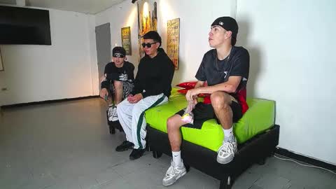 Snapshot of gnecos chatting on November 15, 2025, 6:37 pm THOMAS AND DAMIAND online show from November 15, 2025, 6:37 pm