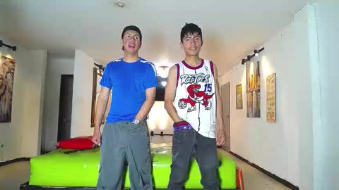 Snapshot of gnecos chatting on December 2, 2025, 6:36 pm THOMAS AND DAMIAND online show from December 2, 2025, 6:36 pm