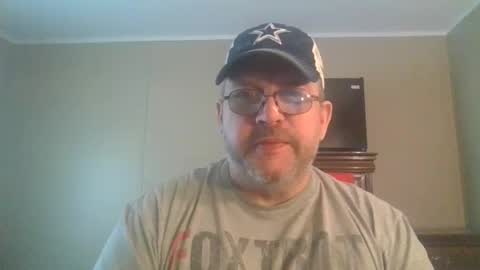 Snapshot of gobey33 chatting on April 22, 2026, 6:09 pm IDKIDCIDGAF online show from April 22, 2026, 6:09 pm