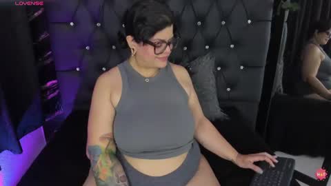 Snapshot of goddess_arethaozz chatting on June 28, 2026, 1:06 pm Aretha online show from June 28, 2026, 1:06 pm