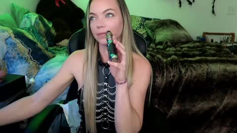 Snapshot of goddess_of_mars chatting on January 28, 2025, 5:56 pm Patricia Mars Goddess of Mars twitter thegoddessmindy online show from January 28, 2025, 5:56 pm