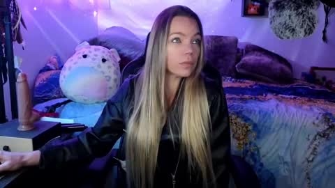 Snapshot of goddess_of_mars chatting on March 11, 2025, 11:12 am Patricia Mars Goddess of Mars twitter thegoddessmindy online show from March 11, 2025, 11:12 am