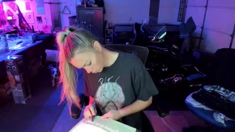 Snapshot of goddess_of_mars chatting on October 23, 2025, 2:38 pm Patricia Mars Goddess of Mars twitter thegoddessmindy online show from October 23, 2025, 2:38 pm